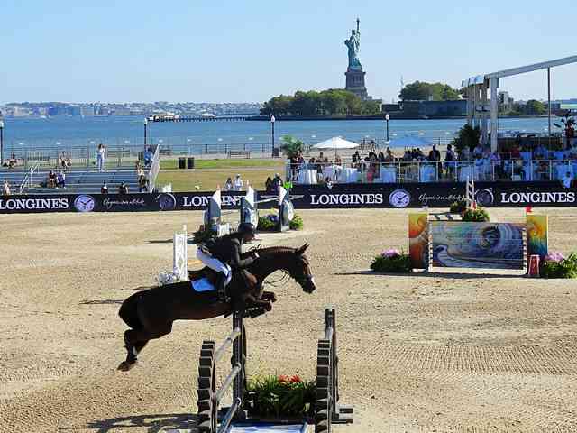 自由の女神と美しい馬の絶景イベント！LGCT New York - Petite New York
