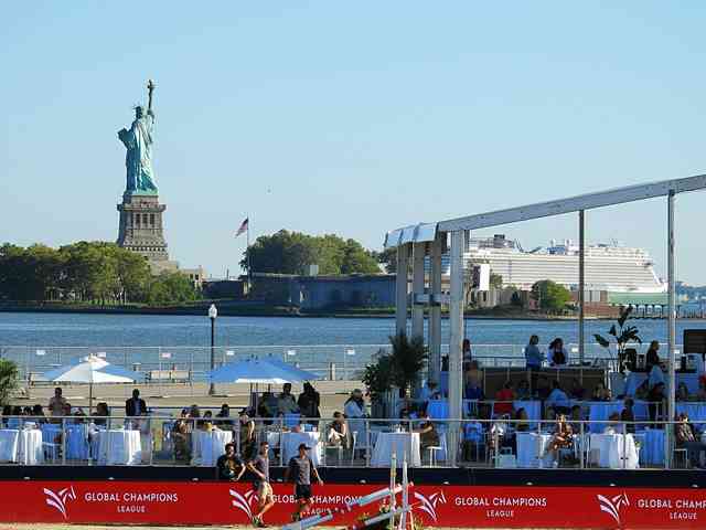 自由の女神と美しい馬の絶景イベント！LGCT New York - Petite New York
