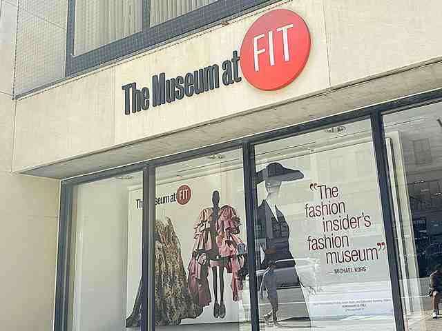 ニューヨーク FITミュージアムのファッション特別展 Dress, Dreams