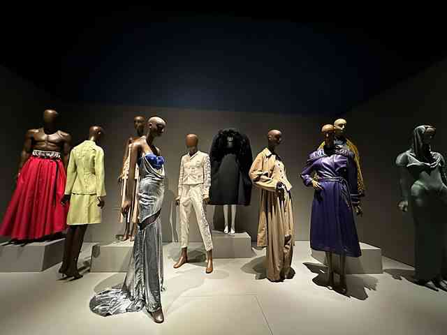 ニューヨーク FITミュージアムのファッション特別展 Dress, Dreams