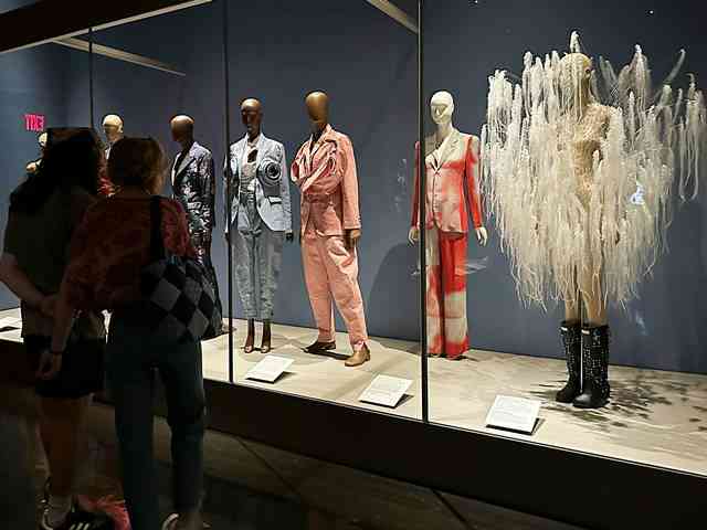 ニューヨーク FITミュージアムのファッション特別展 Dress, Dreams