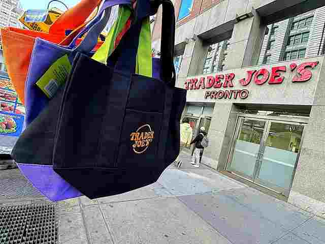 USA大人気トレーダージョーズトレジョハロウィン限定ミニトートバック4色セット トレーダージョーズ ハロウィン ミニトートバッグ購入してきまし