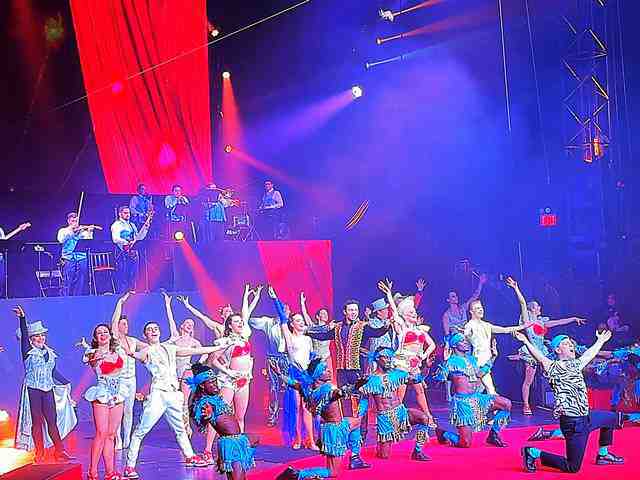 ニューヨークで楽しいホリデーサーカス！サーカスヴァスケス Circus