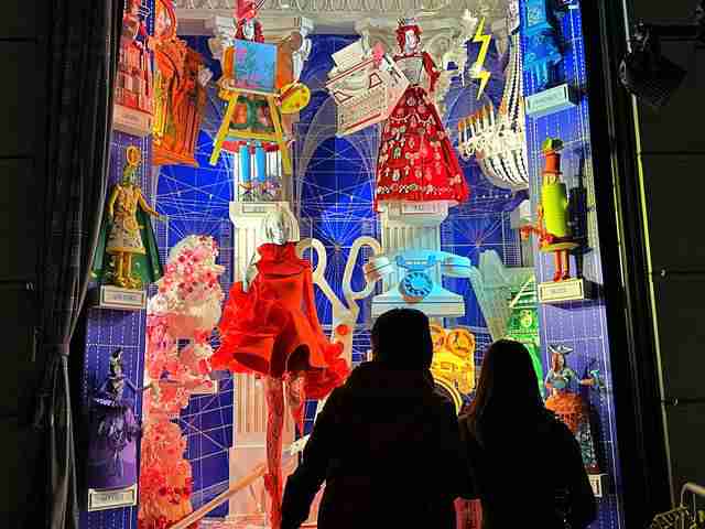 ニューヨーク五番街 バーグドルフグッドマンの美しく幻想的なホリデー