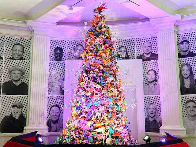 アメリカ自然史博物館 クリスマスツリー 折り紙飾りが美しい芸術の