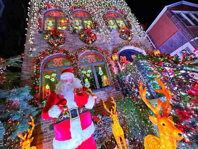 ブルックリンの知る人ぞ知る豪華なクリスマスデコレーションの家