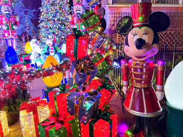 クリスマス☆イルミネーション☆B ブルックリンの知る人ぞ知る豪華なクリスマスデコレーションの家