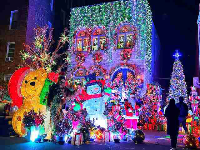 ブルックリンの知る人ぞ知る豪華なクリスマスデコレーションの家