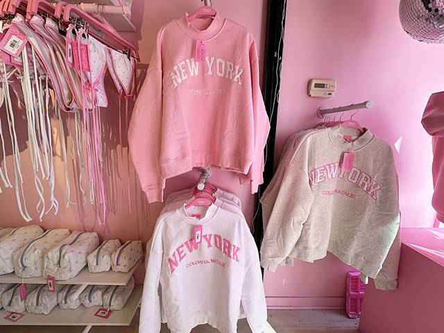 ニューヨークロゴが可愛い♡話題のピンク色のお店 Colorful Natalie