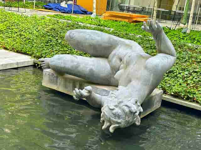 ニューヨーク近代美術館の癒しの中庭 MoMAスカルプチャーガーデンの