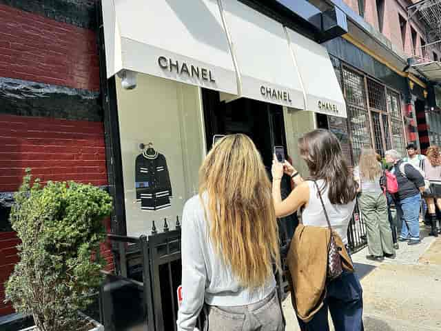 ニューヨークにフェイク・シャネル登場？！31 Rue Cambon Tom Sachs
